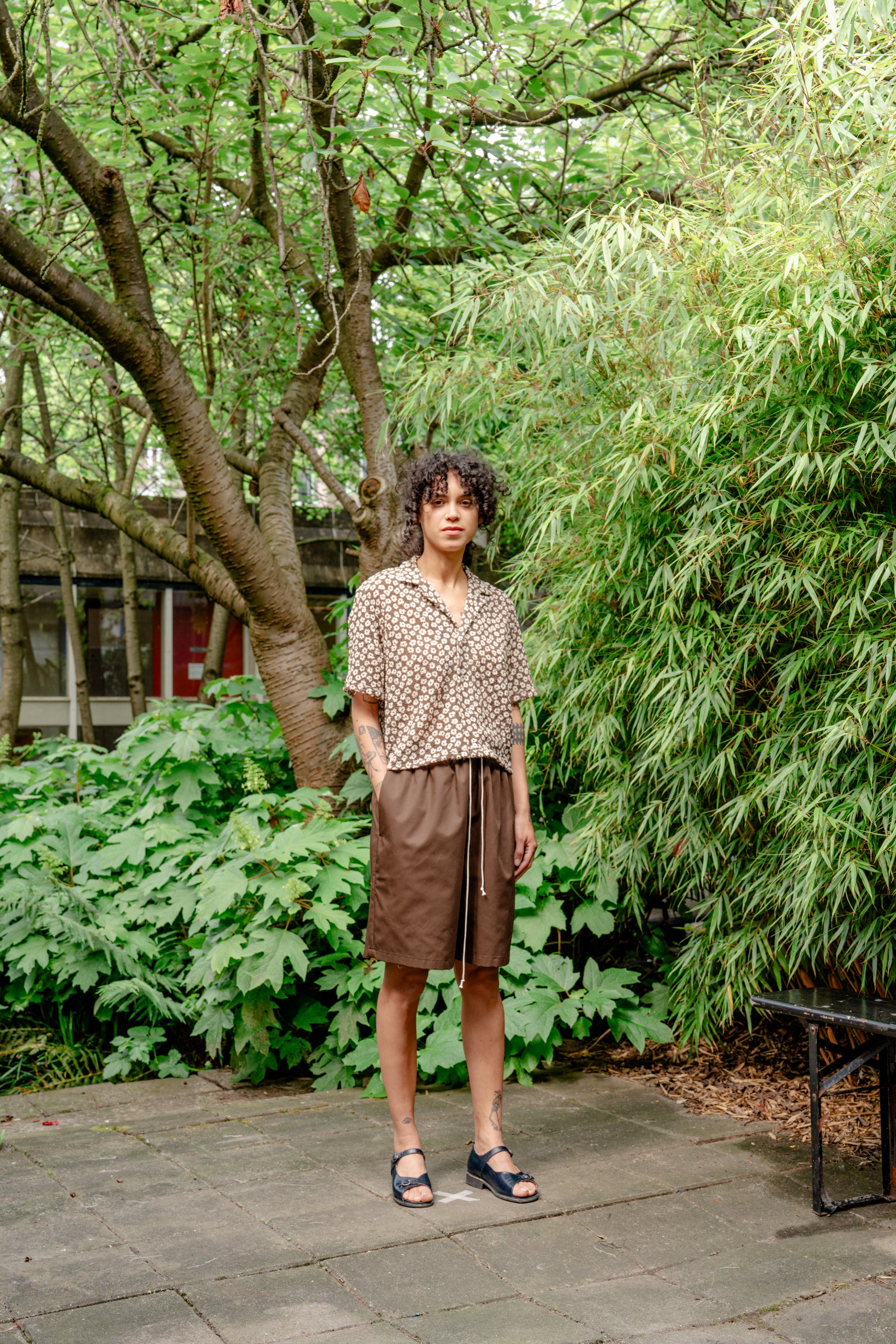 CF.19.04.04.01 TAILORED SCHOOL SHIRT brown/white flower