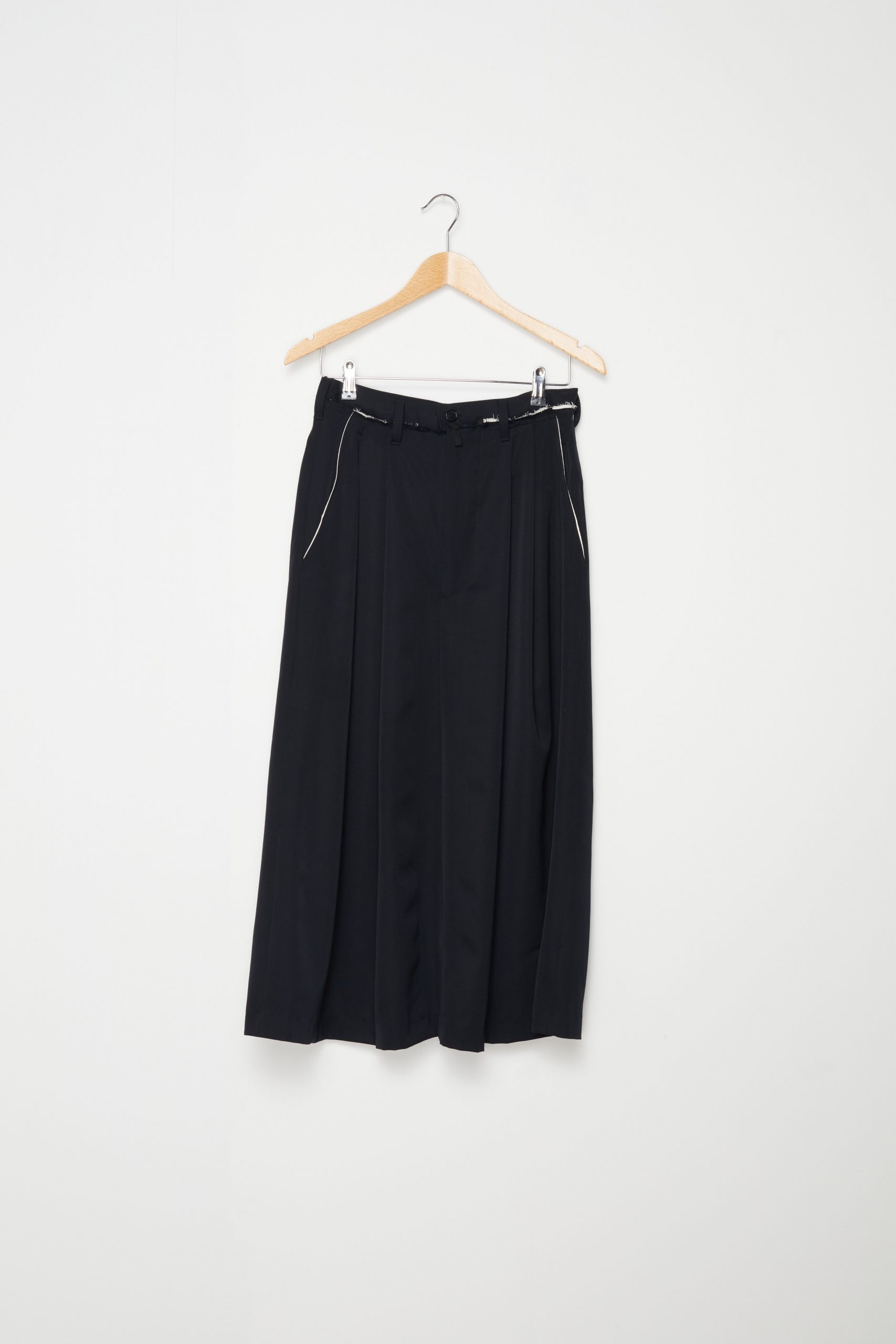 CF.18.07.06.01 SUITPANTS SKIRT black - Camielfortgens